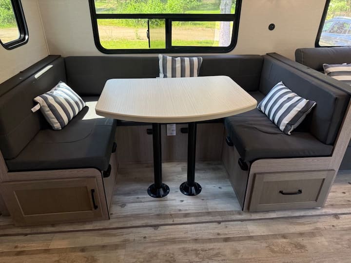 Cozy Camper Escape - Ontario 60