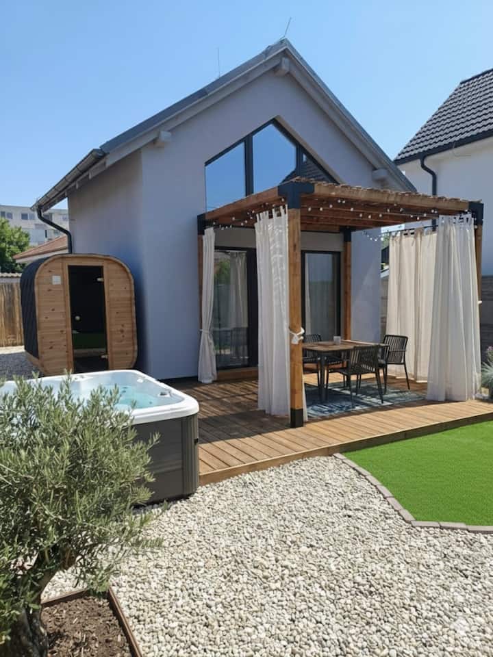Tiny Loft Šamorín with private sauna and hot tub