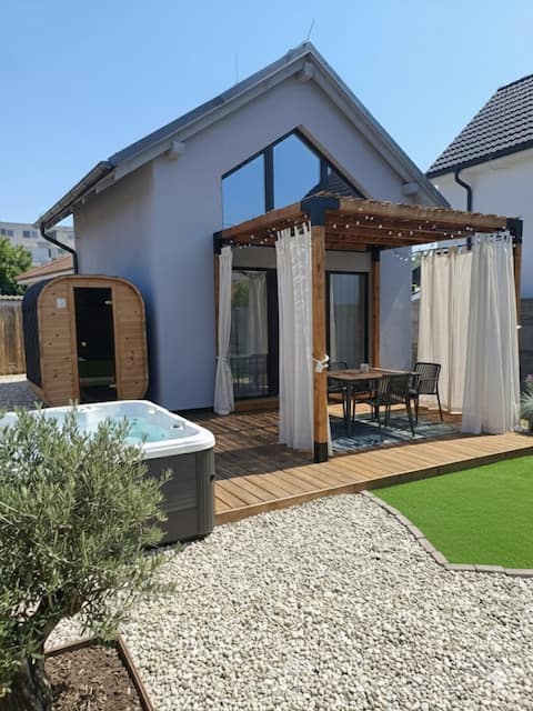 Tiny Loft Šamorín with private sauna and hot tub