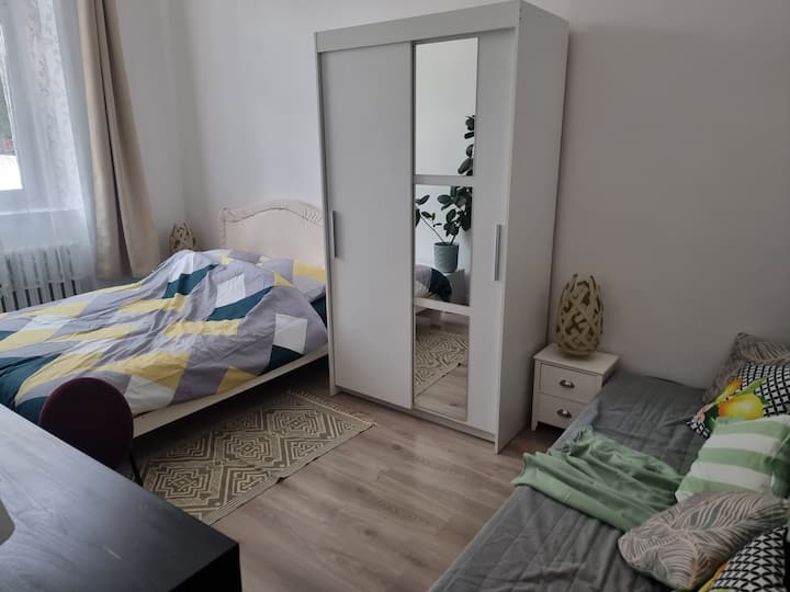 Schlafzimmer 1
