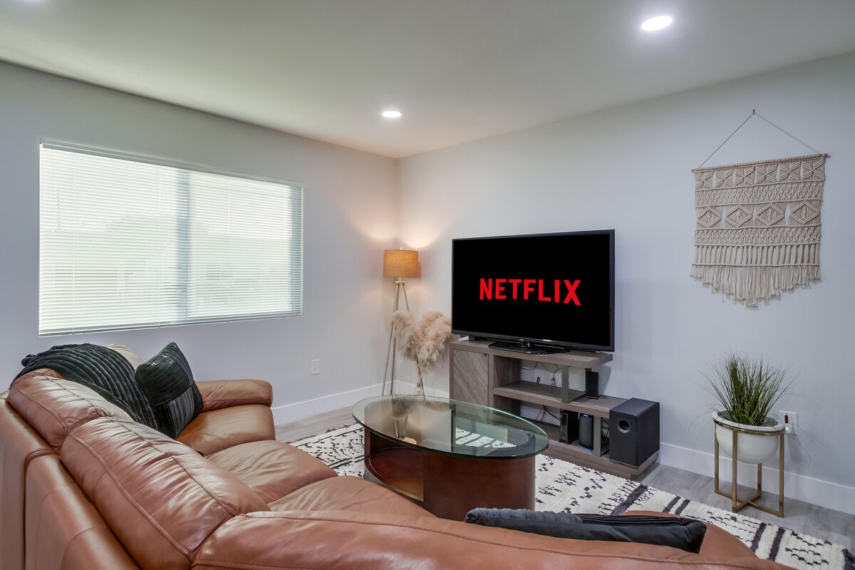 Successful Airbnb property: 2.5 Mi to Mission Bay … Heated Pool in Clairemont Mesa