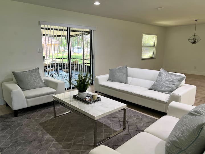 Cozy 3br Retreat | Close To Disney + Universal - Ocoee, FL