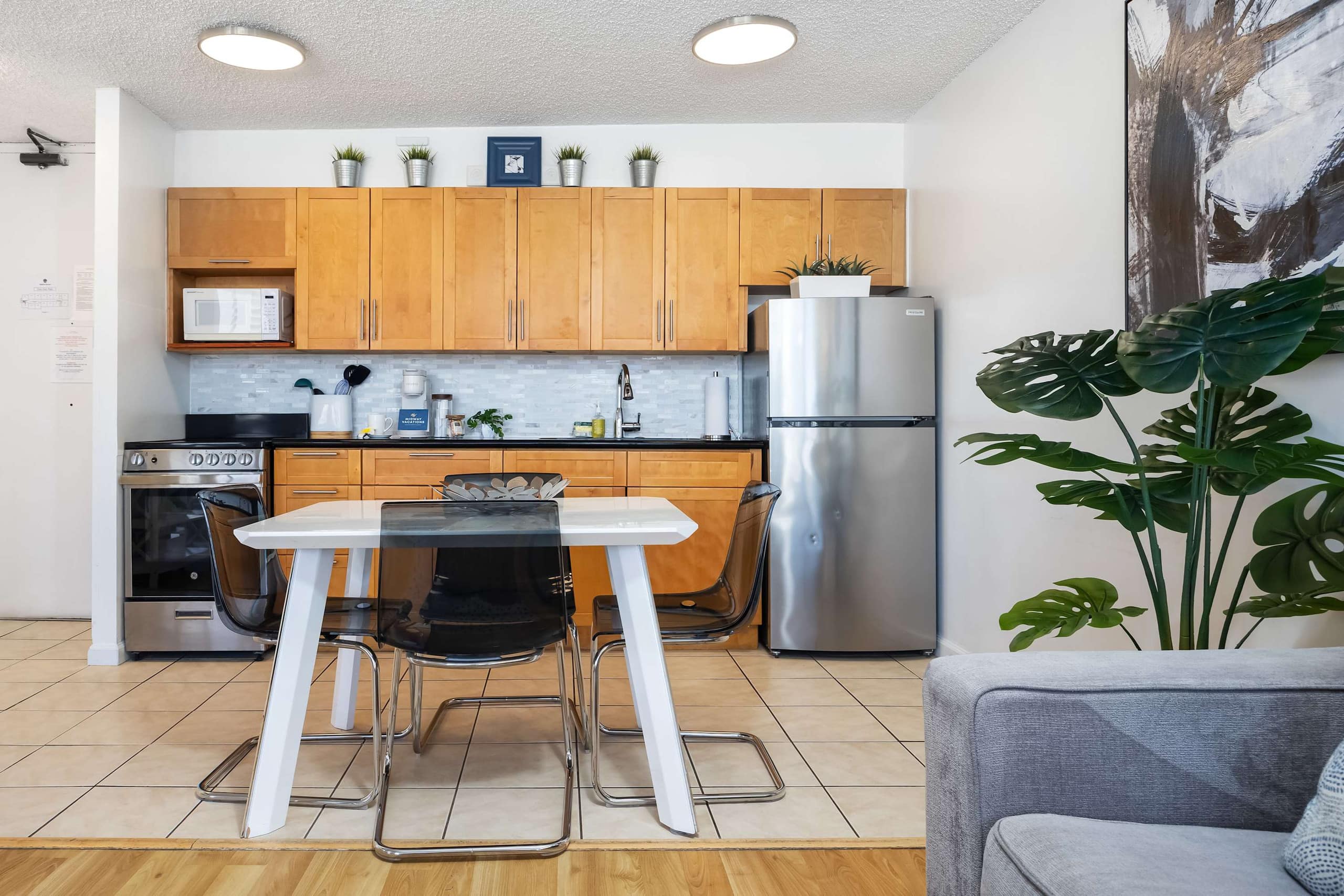 17FL Fully Renovated, 5 mins to Beach w/ Parking - Image 9