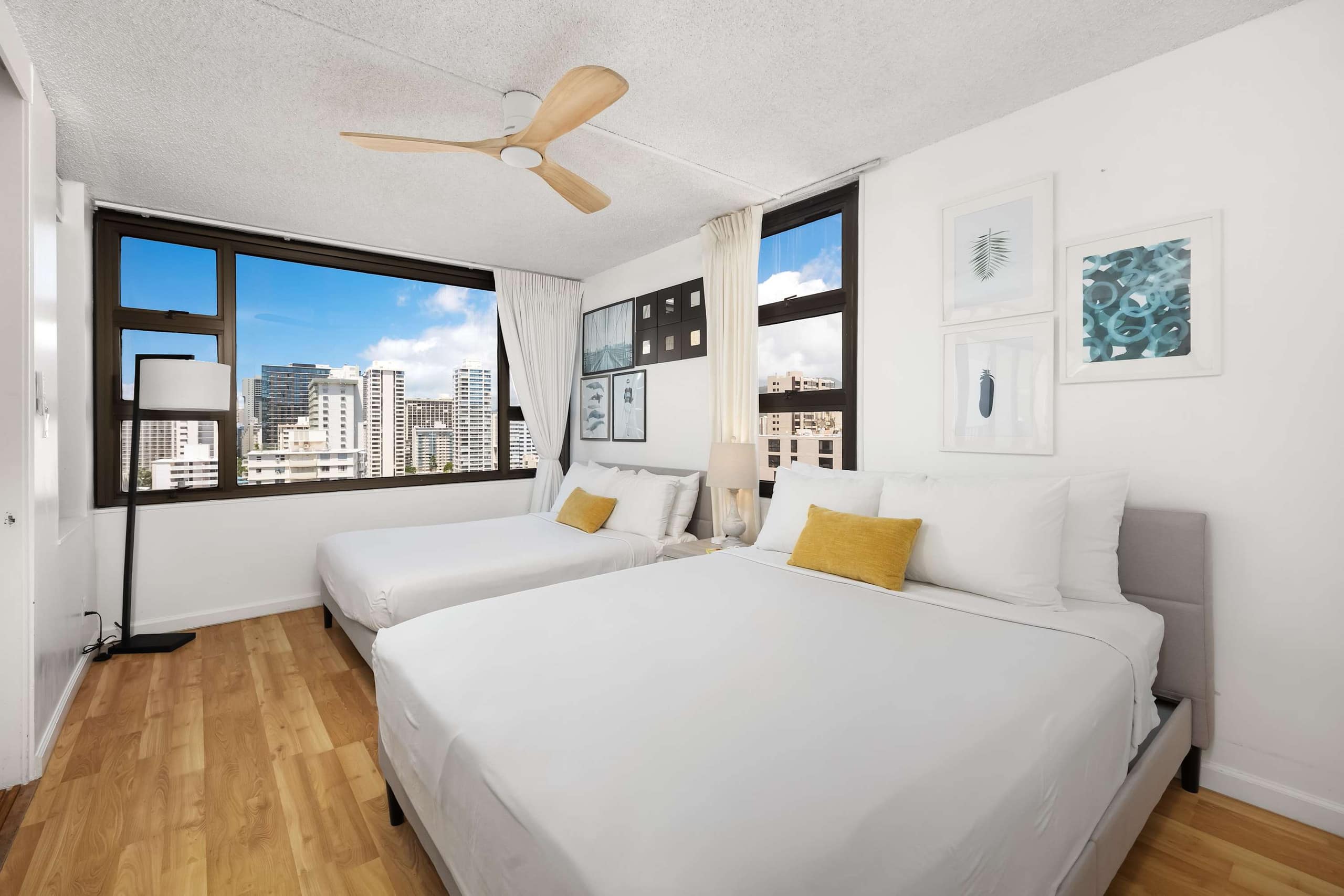 17FL Fully Renovated, 5 mins to Beach w/ Parking - Image 18
