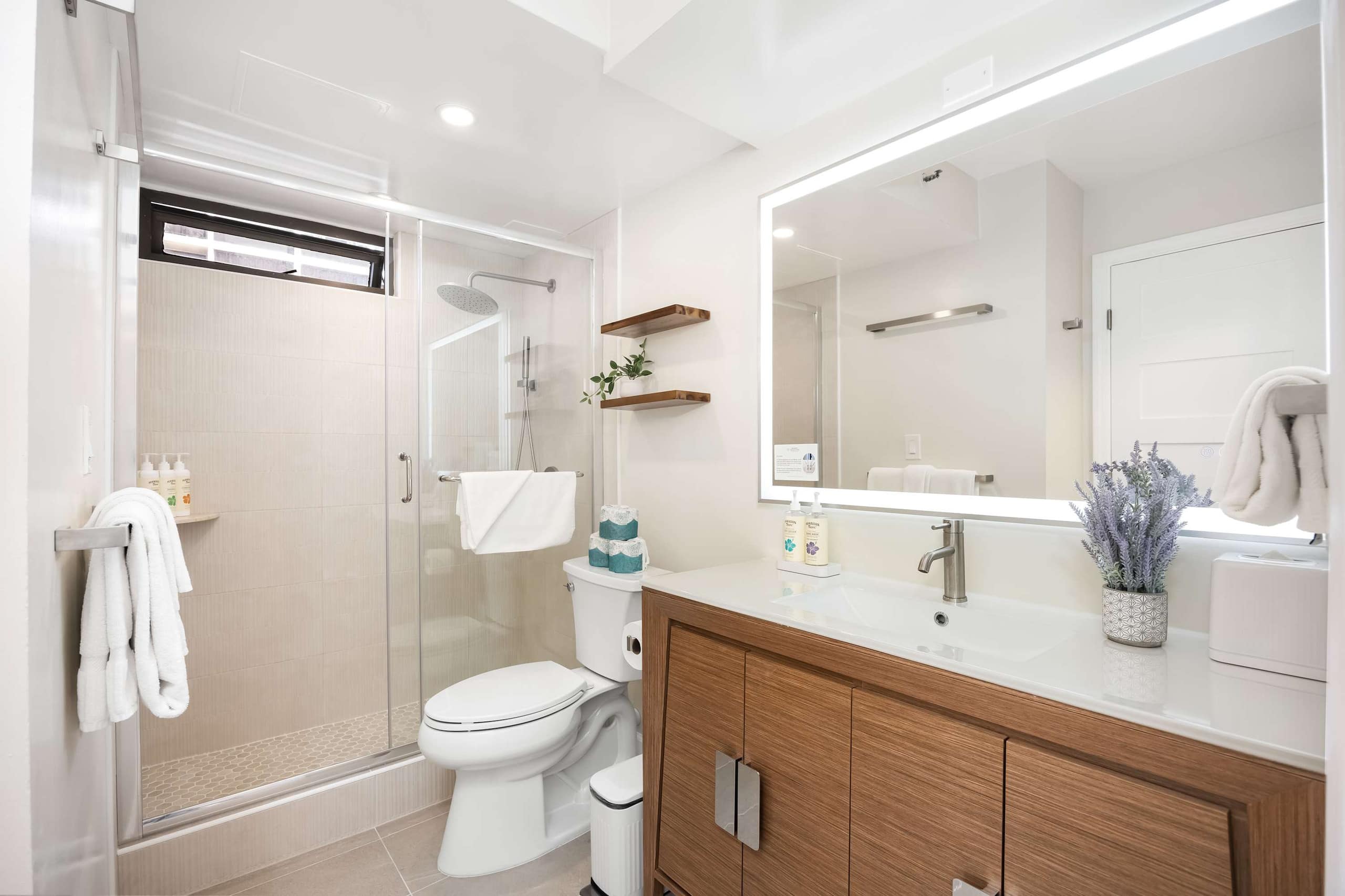17FL Fully Renovated, 5 mins to Beach w/ Parking - Image 27