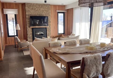 Design house ideal for groups with unique views