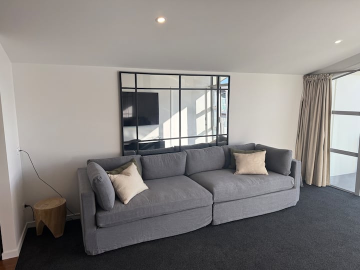 Apartment With Views Of Mt Irons - Wanaka