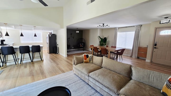 Cozy Relaxing Retreat Near Strip - Las Vegas, NV