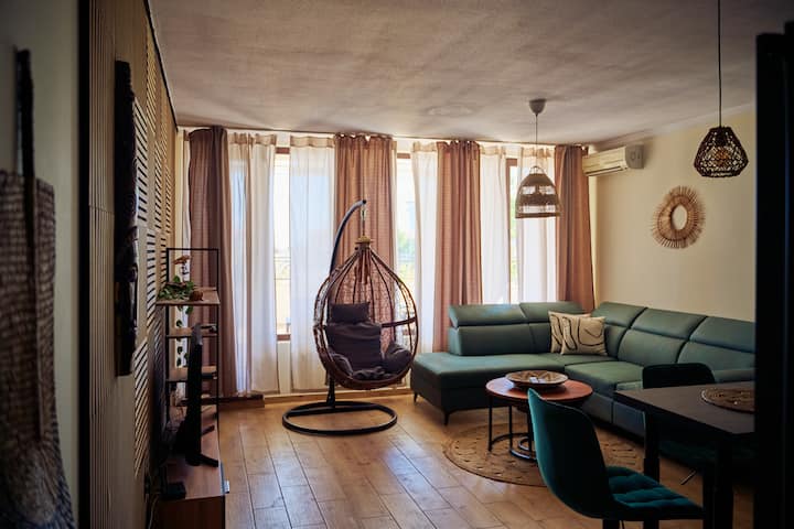 Stylish Apt, Terrace, Near Sea - Varvara