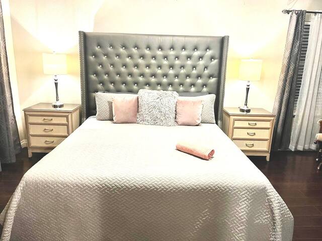 Summertime house in Las Vegas gallery image 3