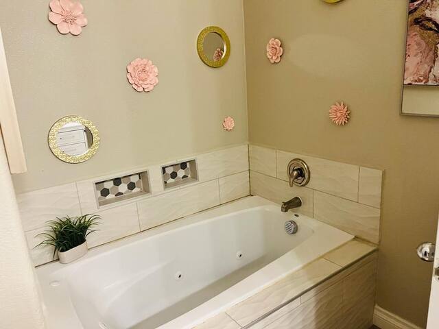 Summertime house in Las Vegas gallery image 2