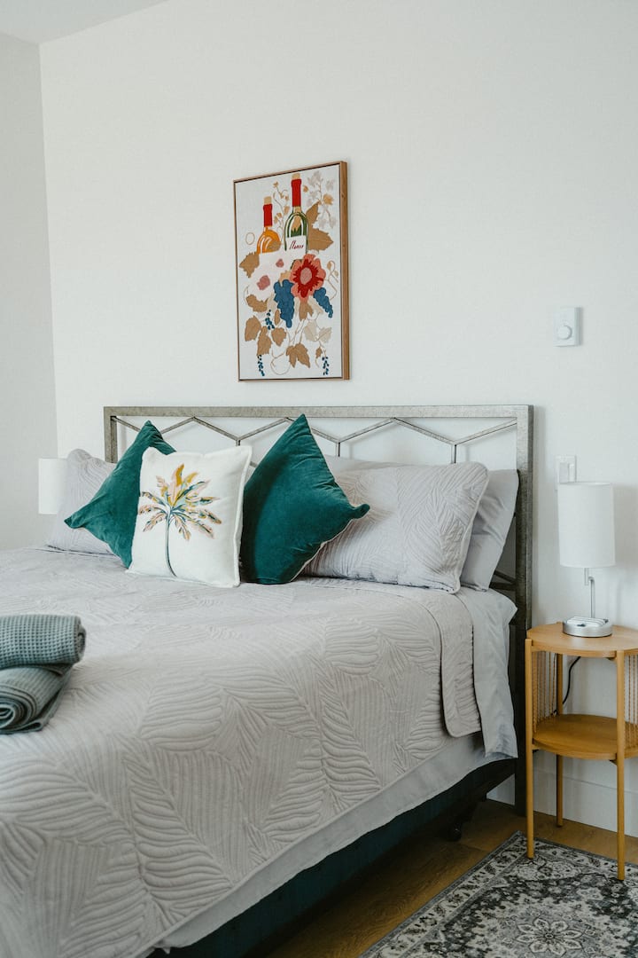 A Modern Organic Vineyard Escape Unit 3 - Kelowna
