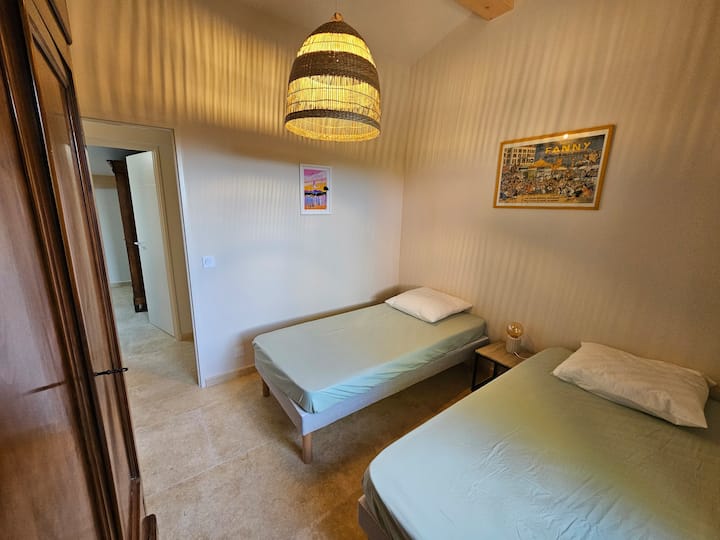 มีผ้าปูที่นอนให้