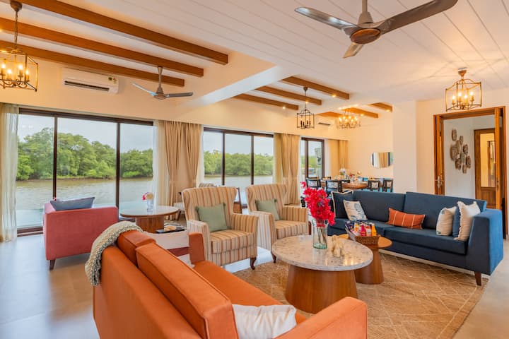 ELIVAAS privé Villa Fleuve Secondary · Riverside Retreat W/ Infinity Pool, Lift & Bathtub