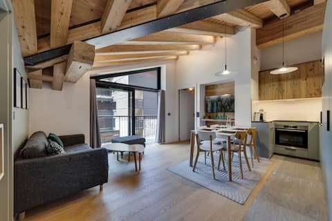 Successful Airbnb property: 3-room south-facing apartment, ski slopes at the foot of the building in Val D'isère