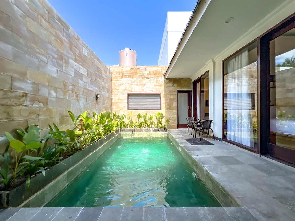 Villa in South Kuta · 2 bedrooms · 2 beds · 2 private baths รายการ Airbnb เปรียบเทียบ