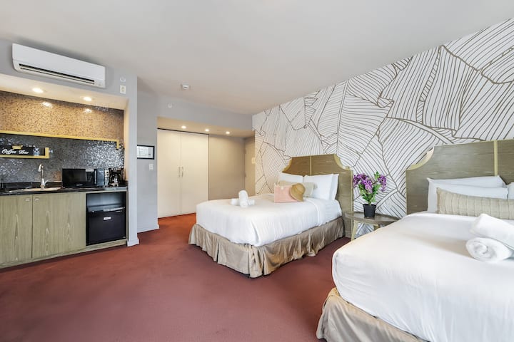 At Mine – Stylish Double Near The Sand|kitchenette - South Beach, FL