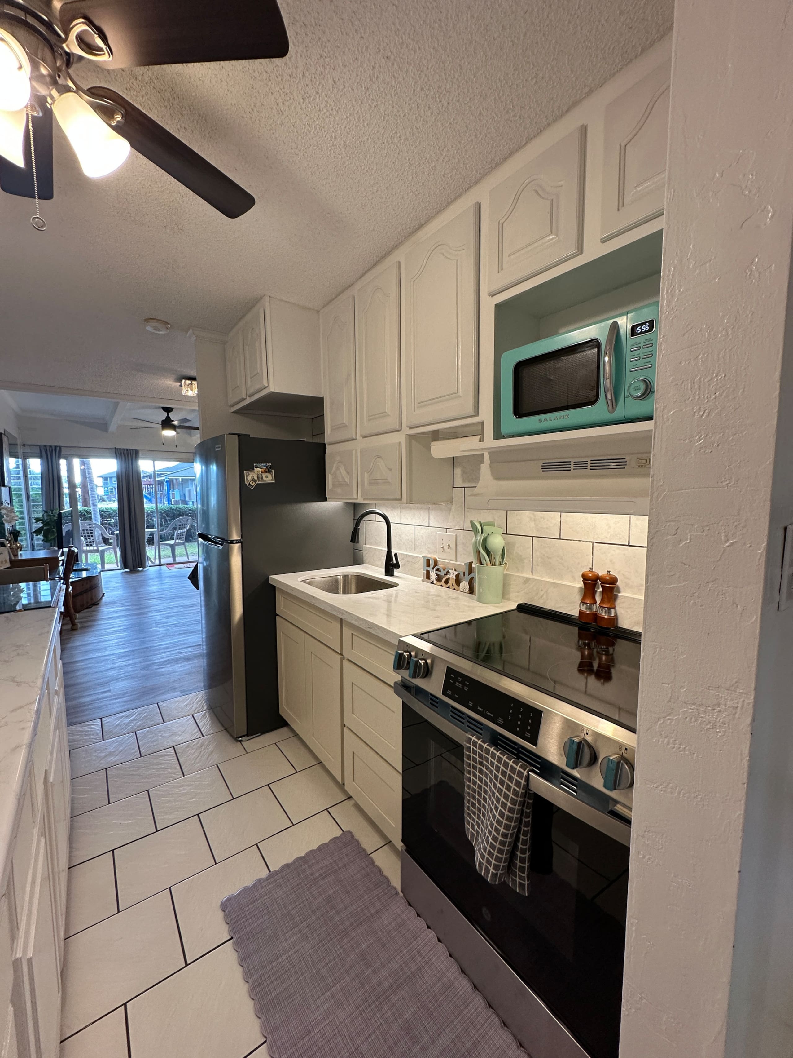 Charming Maui Condo by the Beach ( One block away) - Image 5
