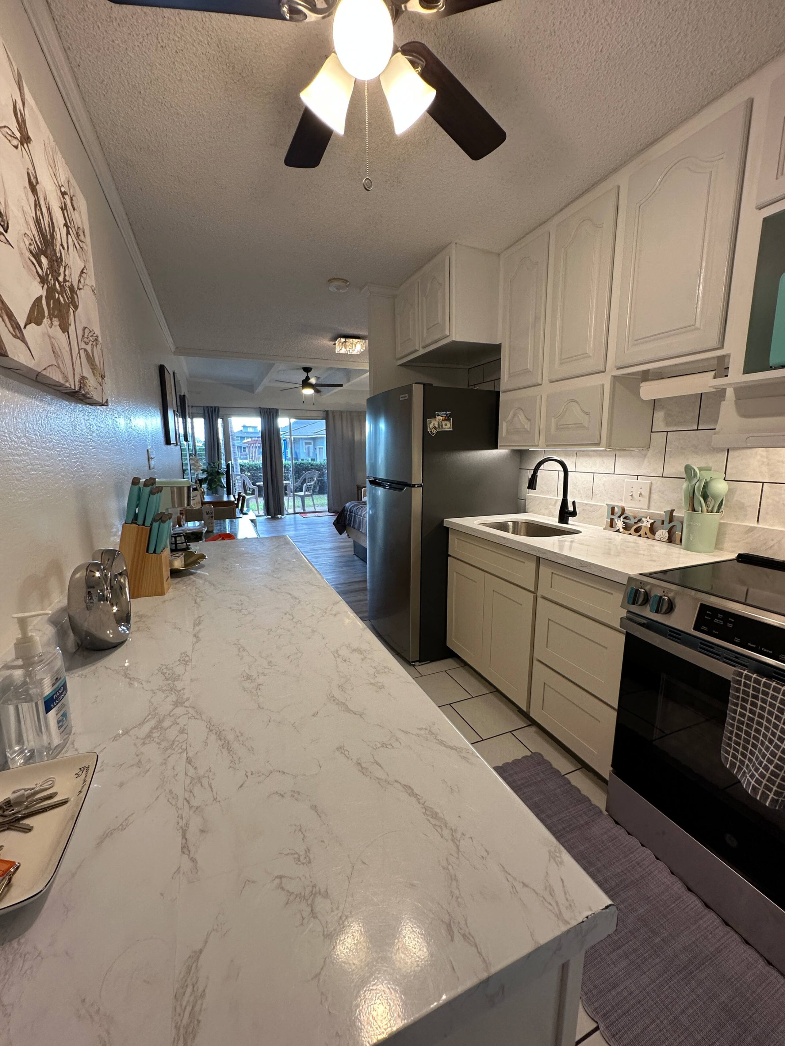 Charming Maui Condo by the Beach ( One block away) - Image 4