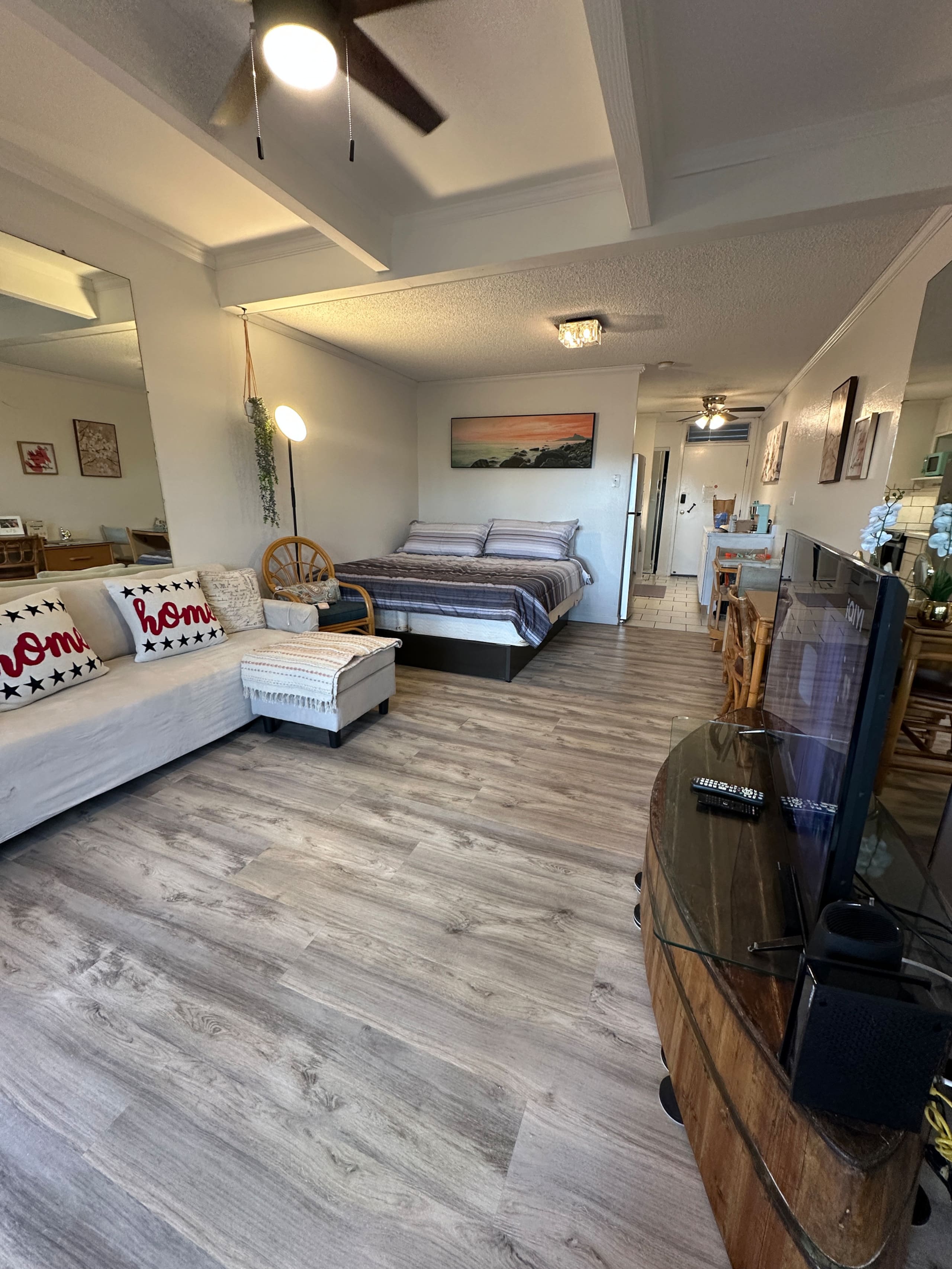 Charming Maui Condo by the Beach ( One block away) - Image 3