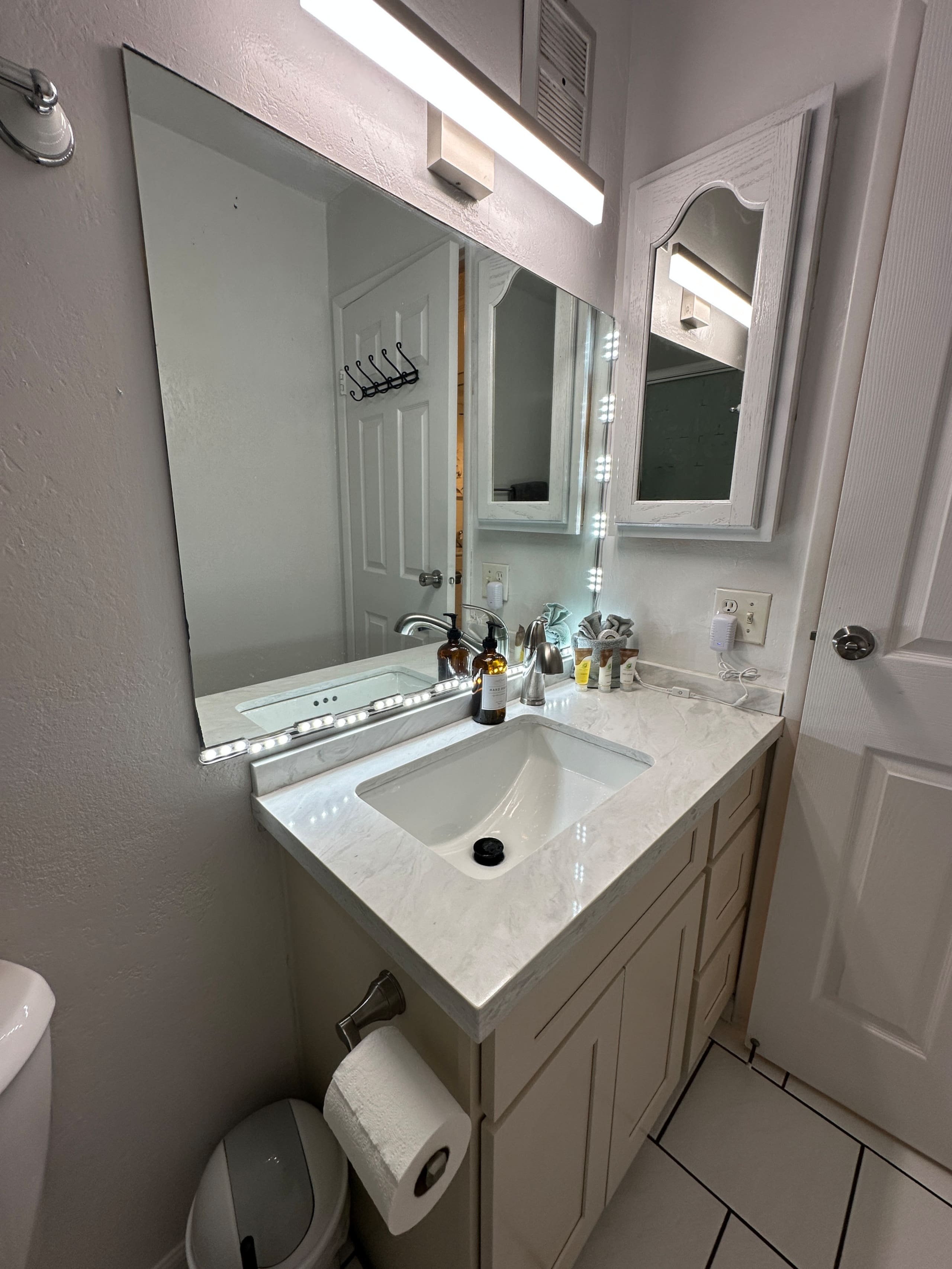 Charming Maui Condo by the Beach ( One block away) - Image 16