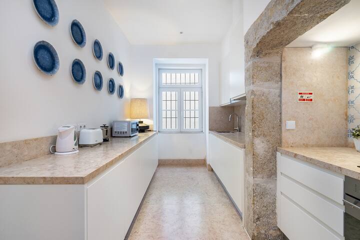 Charming Historic Apartment in Central Lisbon gallery image 4