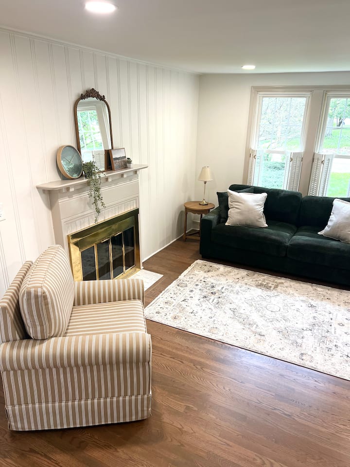 Quiet, Convenient Uptown Cottage - Polaris, OH