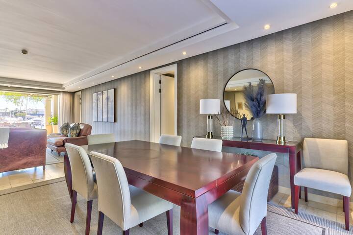 Exquisite 3-Bed Waterfront Living! gallery image 5