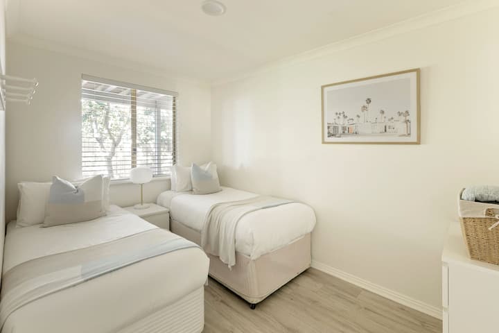 Chambre 5 : deux lits simples en bas