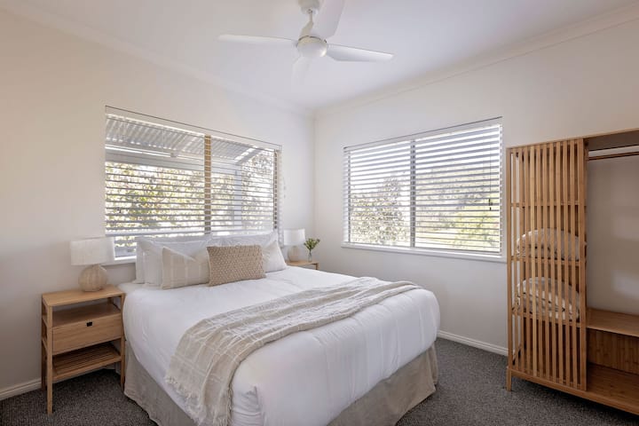 Deuxième chambre : grand lit, à l'étage 