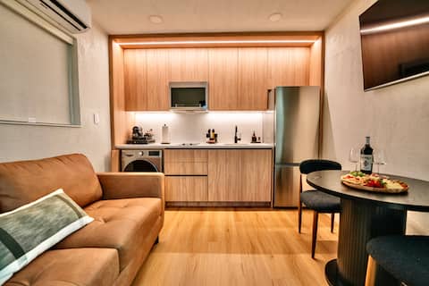 Top performing Airbnb: VILLA MARE MIAMI | Luxury | 3 min Airport | BBQ in North Grapeland Heights