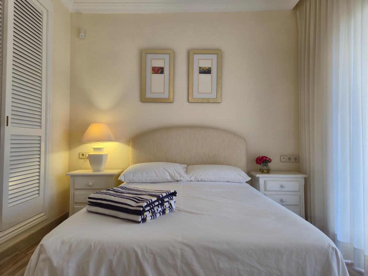 Marbella Charming Beach Apartment, Hacienda Playa 3