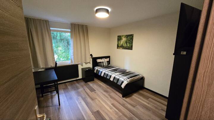 Schlafzimmer 1