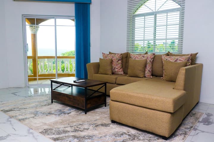 Marcus’ Airbnb Getaway - Bahía Montego