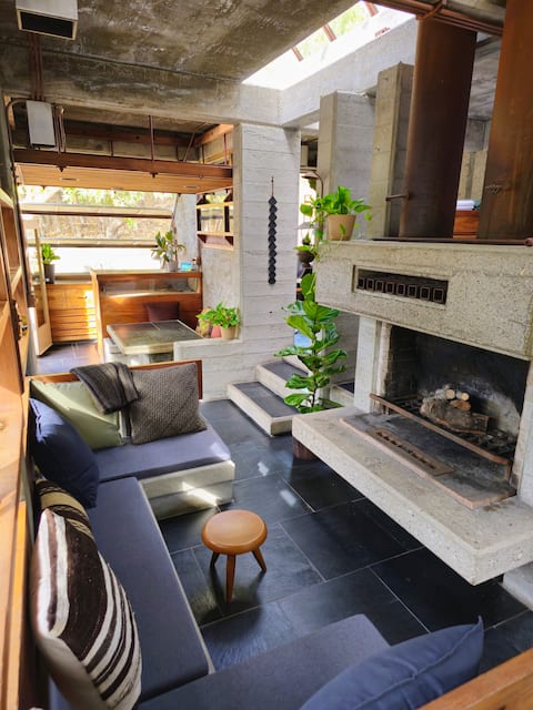 Successful Airbnb property: Brutalist Architectural Retreat in Nature in Cayucos