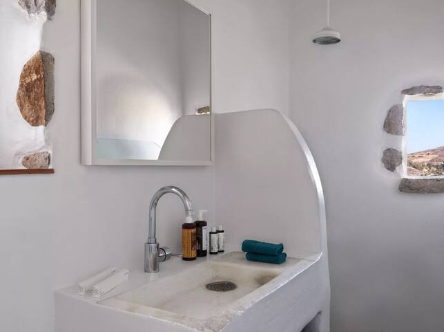 Elegant 3BR Maisonette • Private Pool & View gallery image 3