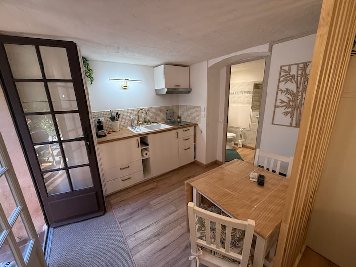 Studio Rez De Jardin, Terrasse Et Piscine Prox Mer - Fréjus