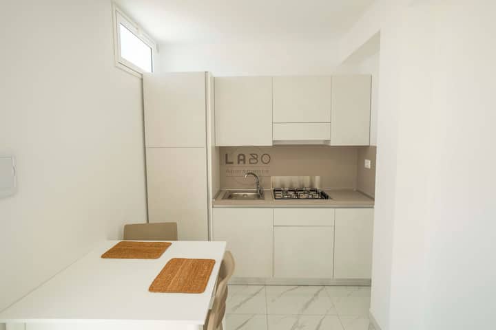 Accessible Ground Floor Apt – Walk To Beach & Pool - Calabria