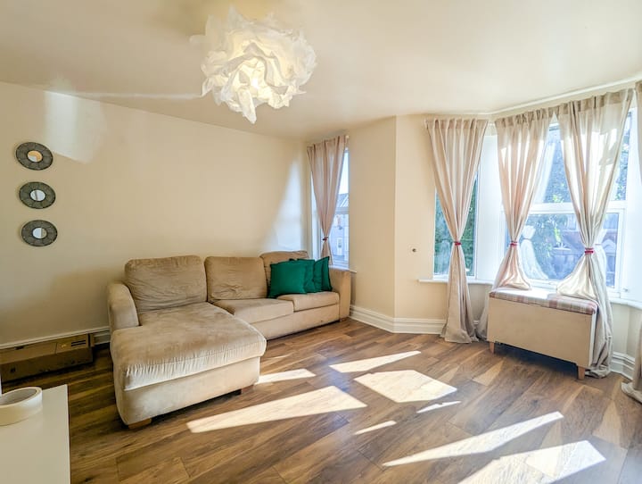 Stylish Flat Near Station. - Swindon