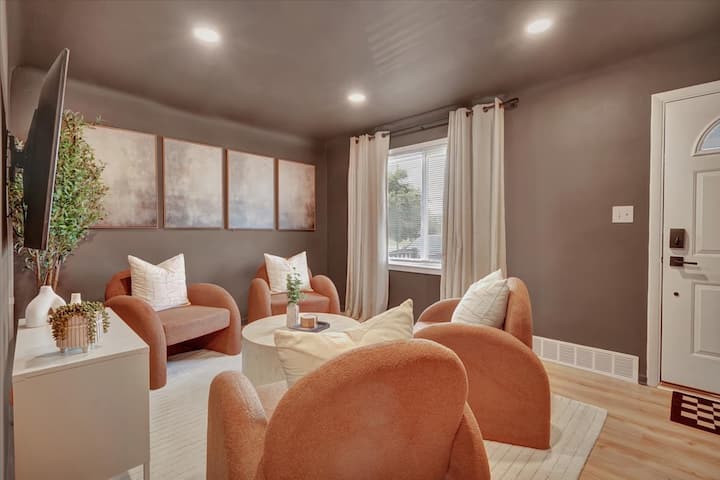 3 BD/2 BA Home Madison Hts Near Royal Oak/Ferndale