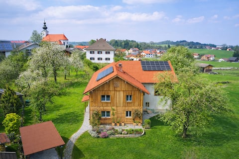 Design & wood, house 20 minutes from Salzburg