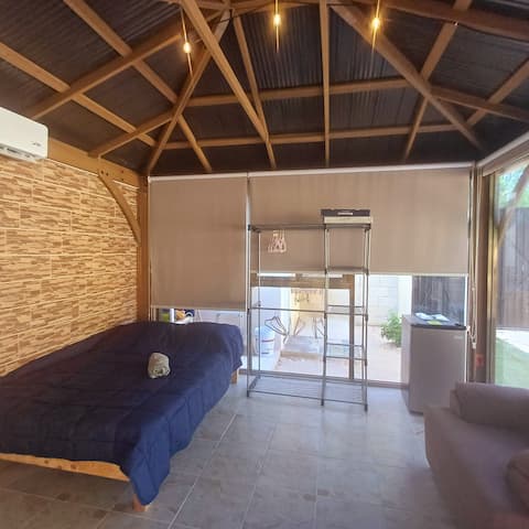 Popular Airbnb listing: Toulon cabin near the airport in Alfredo V. Bonfil