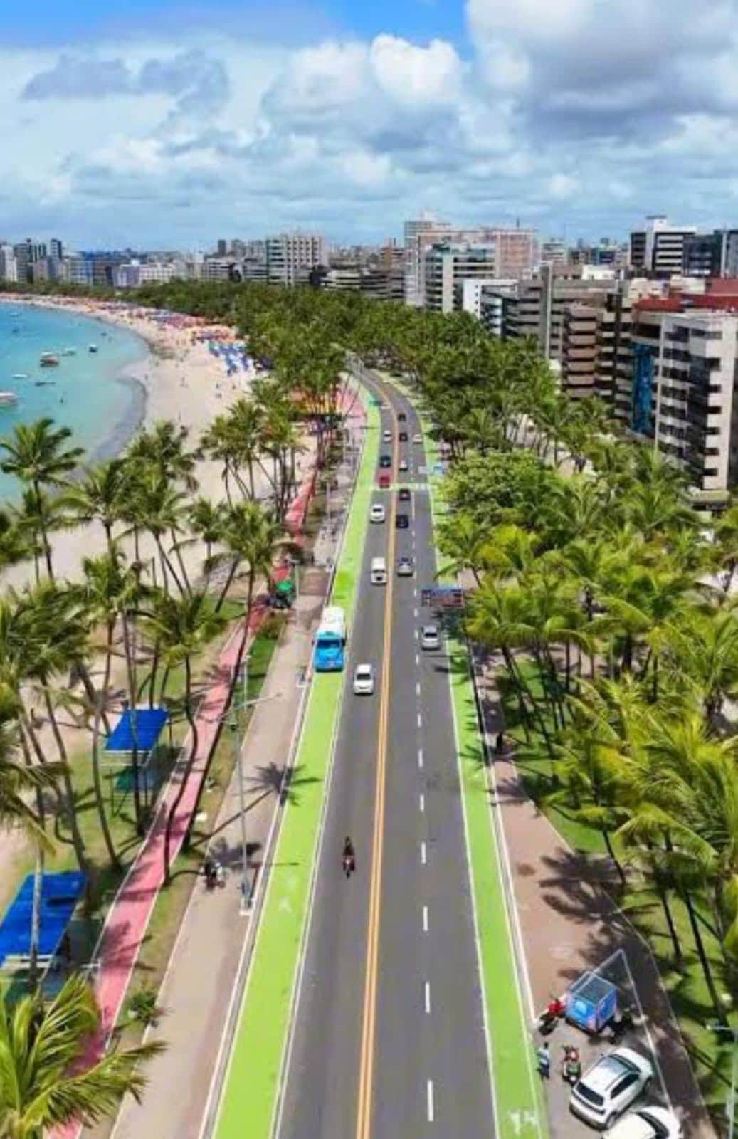 شقة في قلب بونتا فيردي، على بعد بضعة مبانٍ من الواجهة البحرية، بجوار الكرسي العملاق والسوبر ماركت والمخبز والمطاعم والصيدلية والكنيسة
كل شيء قريب لرفاهيتك