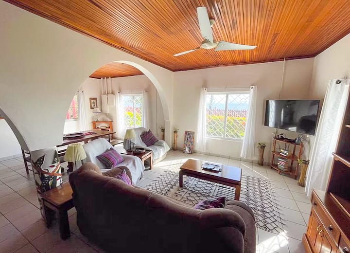 Oceanfront Paradise With Pool - Belize
