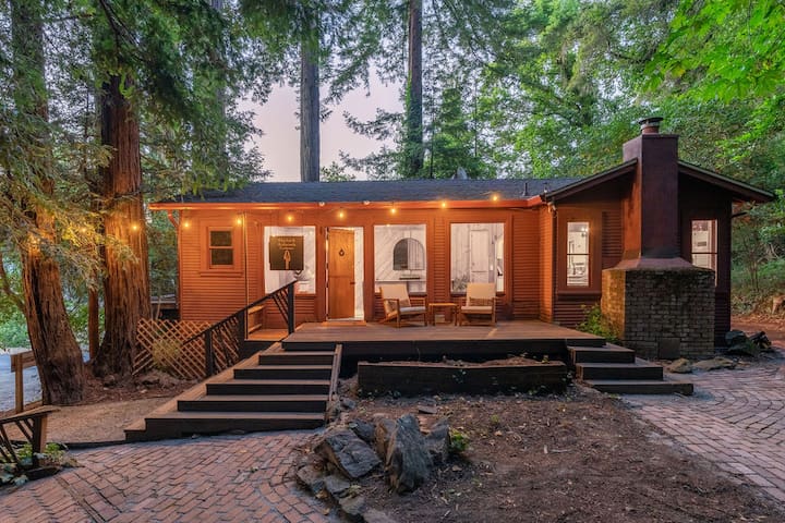 Rhythm and Redwoods Treehouse