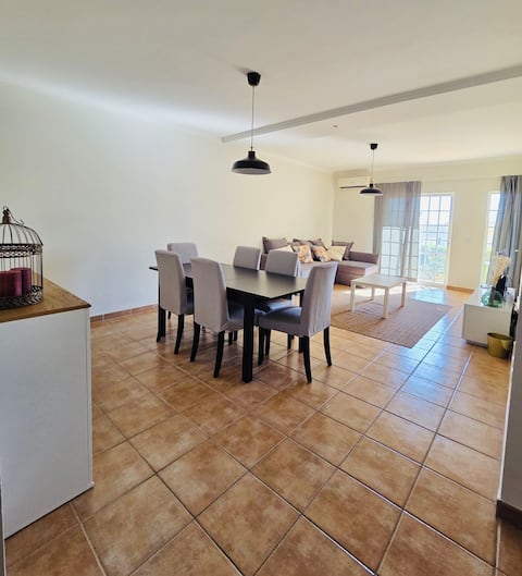 Popular Airbnb listing: House in a gated community in Villa de Pêra in Pêra