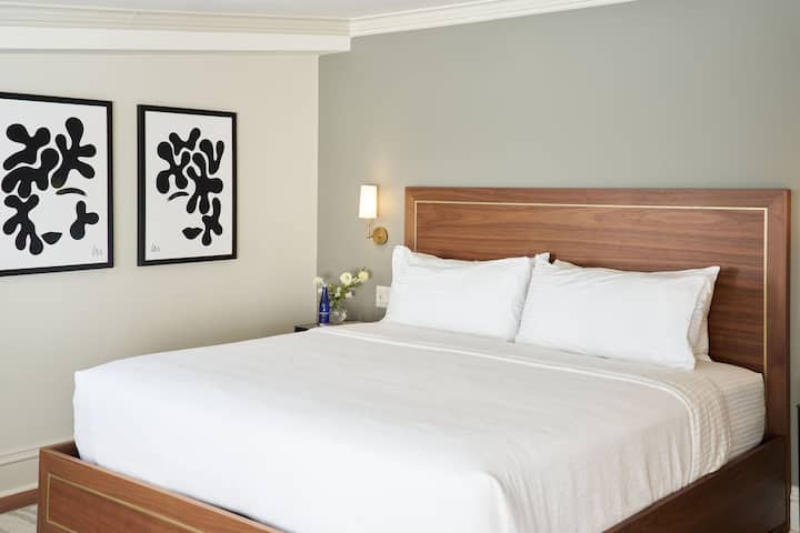 Hotel Richemont Simmons Suite 201 - Charleston, SC