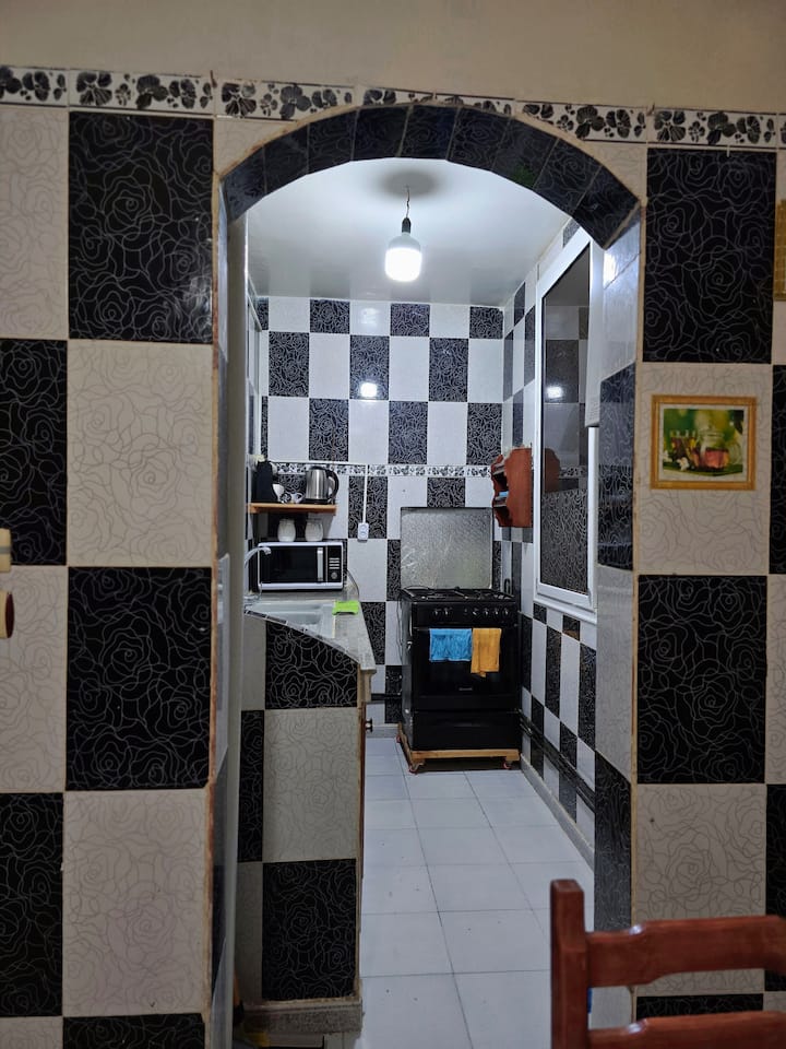 Spacious 3-bedroom Flat Near Park, Beach & Tram - Mostaganem