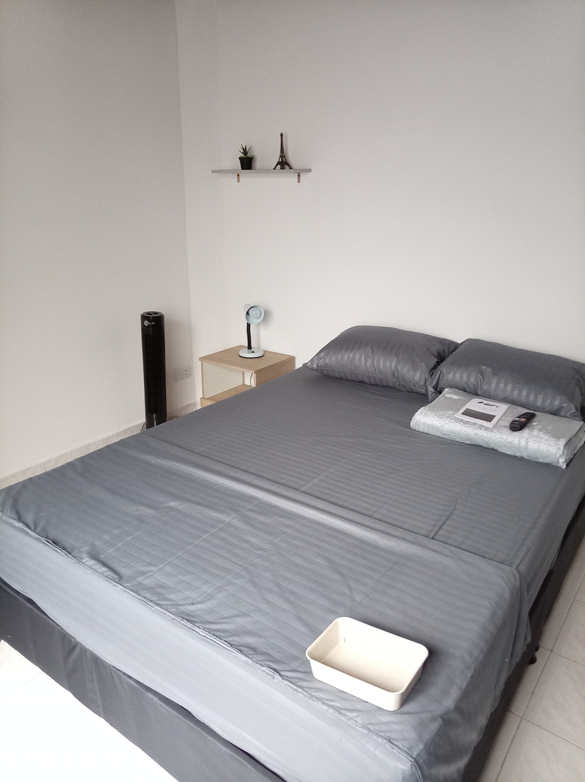 Ოთახი კომფორტული საწოლით, რომელიც საუკეთესო დასვენებას მოგანიჭებთ