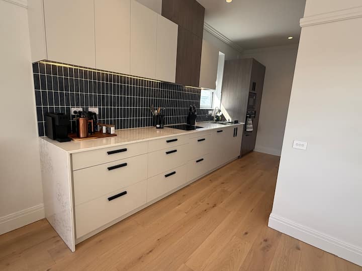 Robson’s Residence - Art Deco Apartment - Hamilton